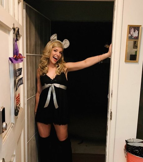 Emma Fyffe nude model galleries