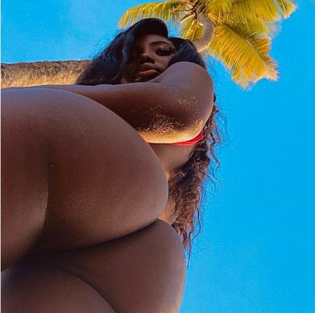 Melaxgoddess naked star images