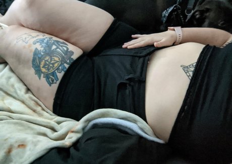 basilbabyy model top photo