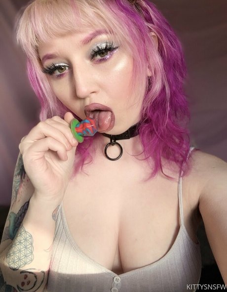 bratownsyou model adult picture