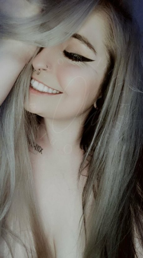 littlekittenn nude model gallery