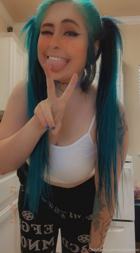 littlekittenn sex pornstar pic