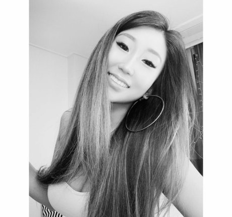 Jinnnyk sexy star pictures