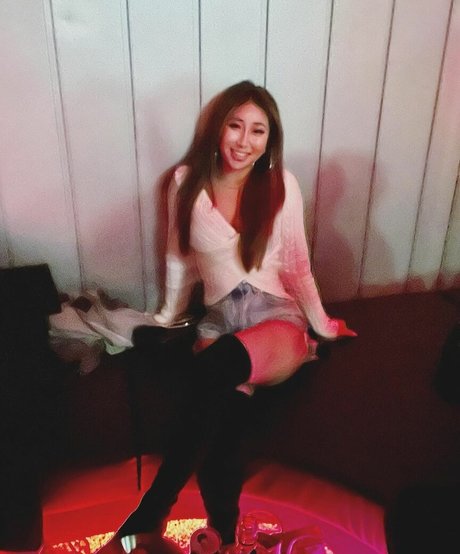 Jinnnyk model top picture