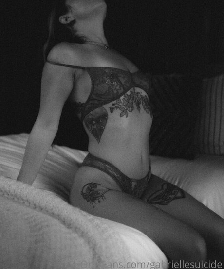 gabriellesuicide nudes star pics