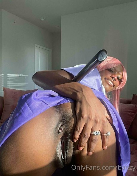 baezy porn model img