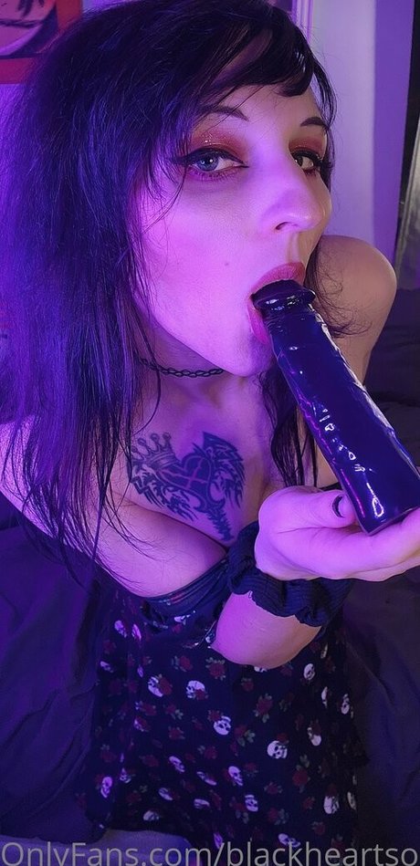 blackheartsora pornstar naked picture