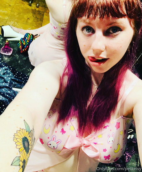 petiteivy xxx model image