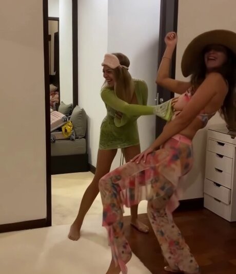 Iulia Gyrbu model beautiful galleries