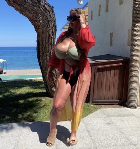 Caitlinn G star hot images