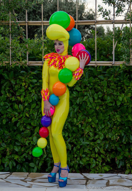 mfetilicious model pretty pics