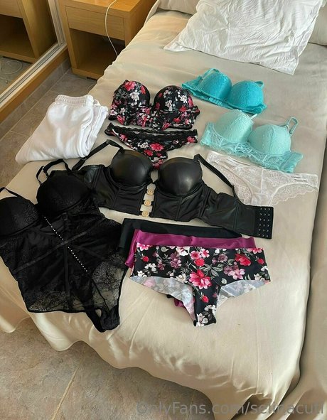 selinacuti exclusive model photos