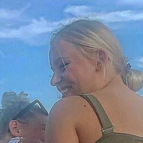 Oliviaidafals model hot pictures