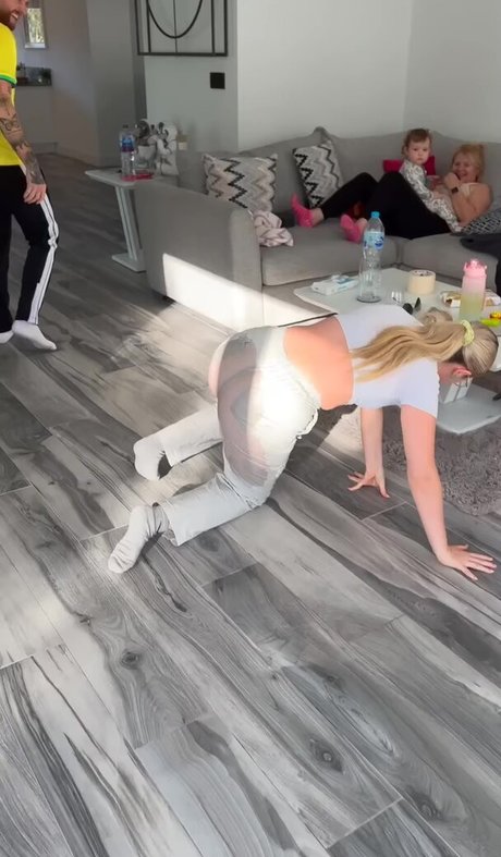 Liv Hanby model hot image