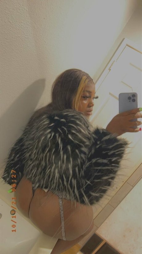 royalmulaah model naked img