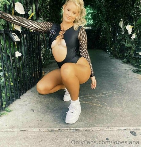 lopesiana star sexy pic