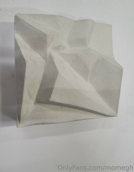 momegh model perfect picture