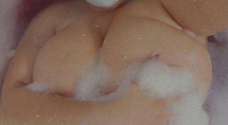 Luna 2me model naked photos