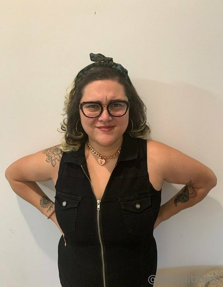 serenitaboo model art gallery