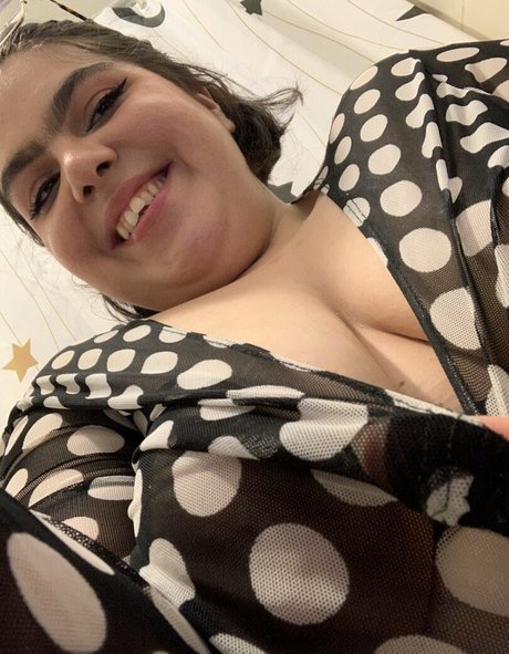 moetcristalbbw naked model photo