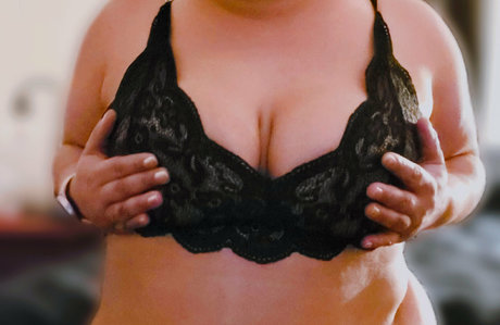 caribbeanmama xoxo model pic