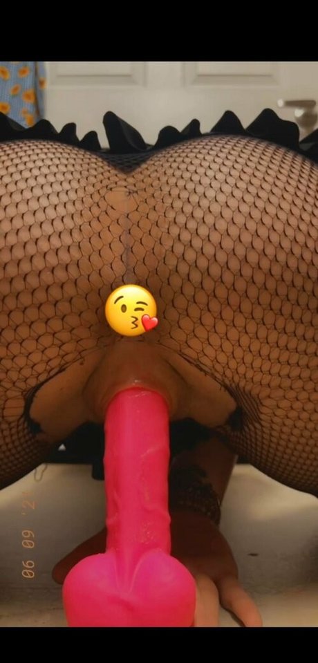 ameliaxy exclusive model image