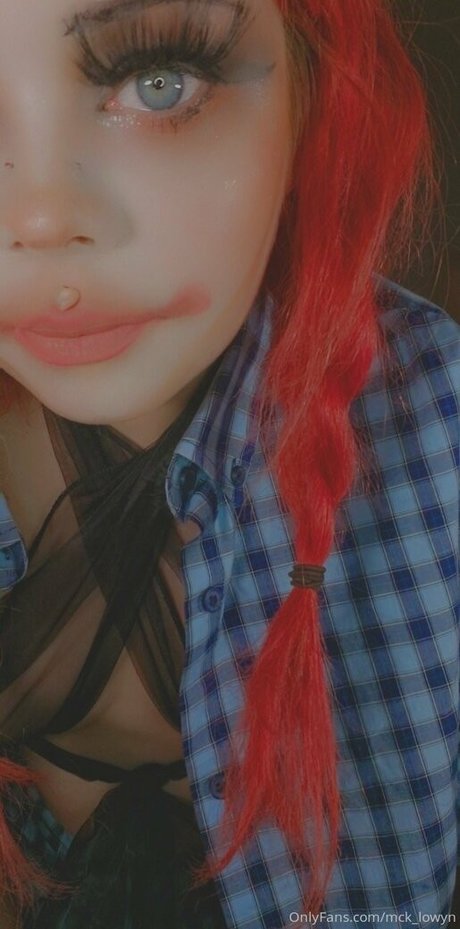 klowynm model naked images