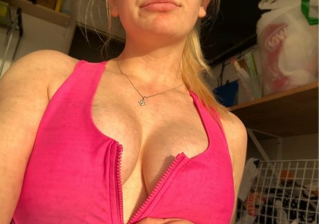 naughtyhortyxo nudes model photo