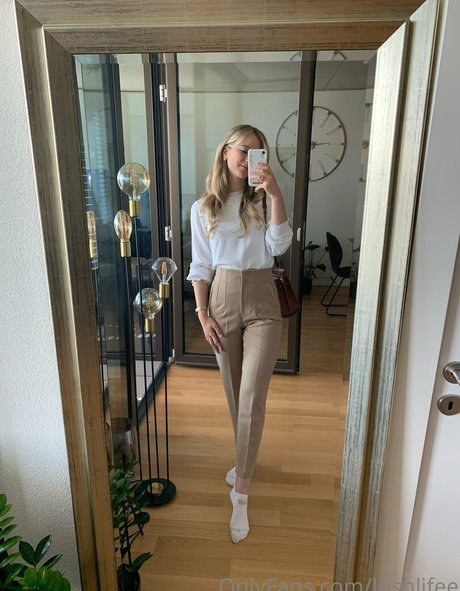 lushlifee nudes model picture