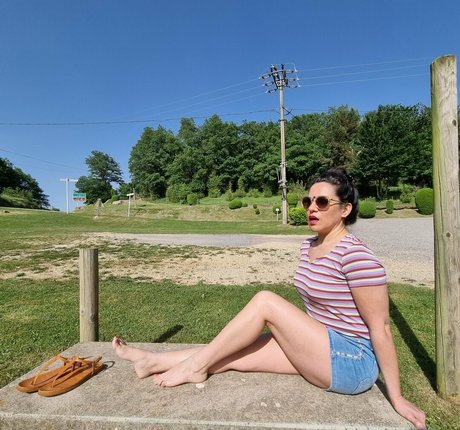 goddesshathafeet pornographic model pic