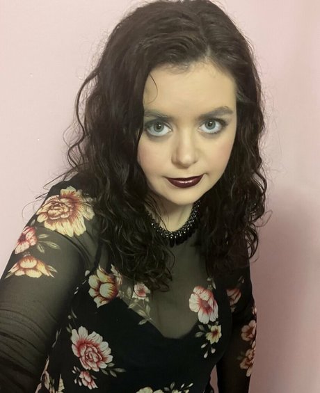 shannabanana123 model naked pictures