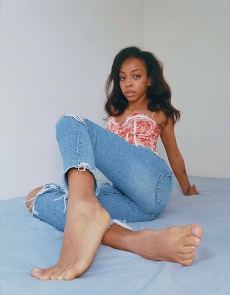 feetofmelanie beautiful actress galleries