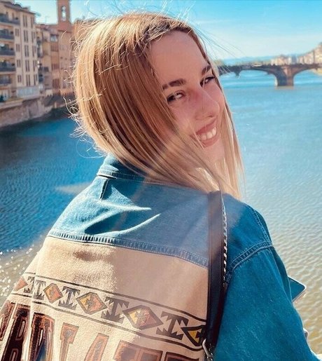 Elena Lagou model hot pics