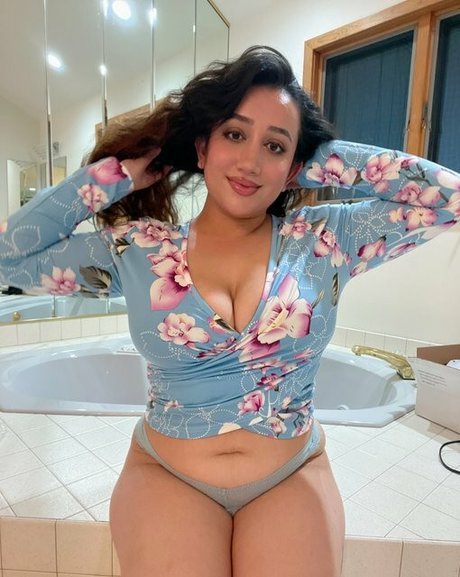 Nikki Geeks star erotic picture