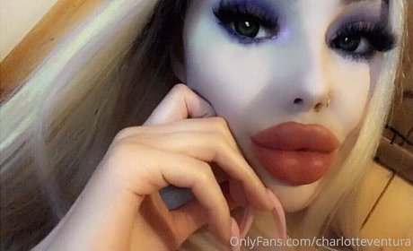 charlotteventura model top picture