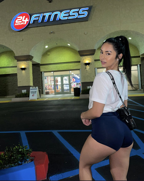 Andrea Ornealez hot model photo