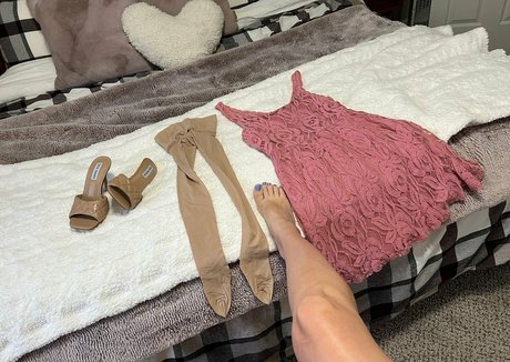 fayelinaplays sexy star img