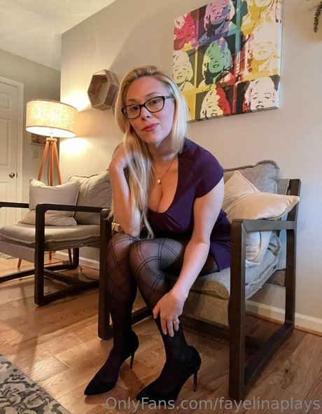 fayelinaplays nude pornstar photos