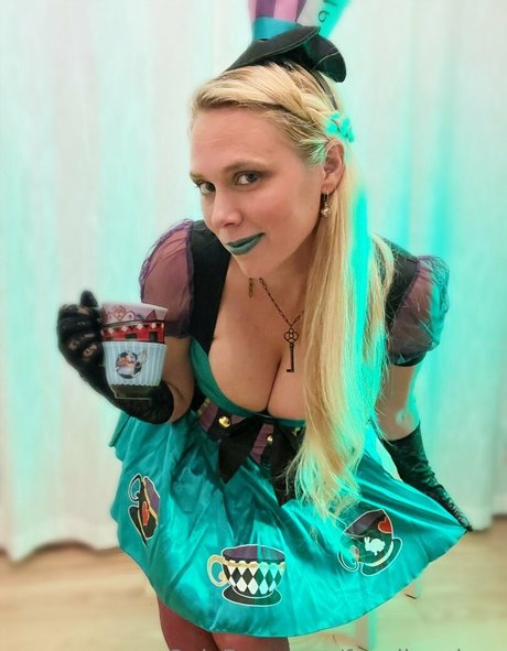 fayelinaplays hd actress picture