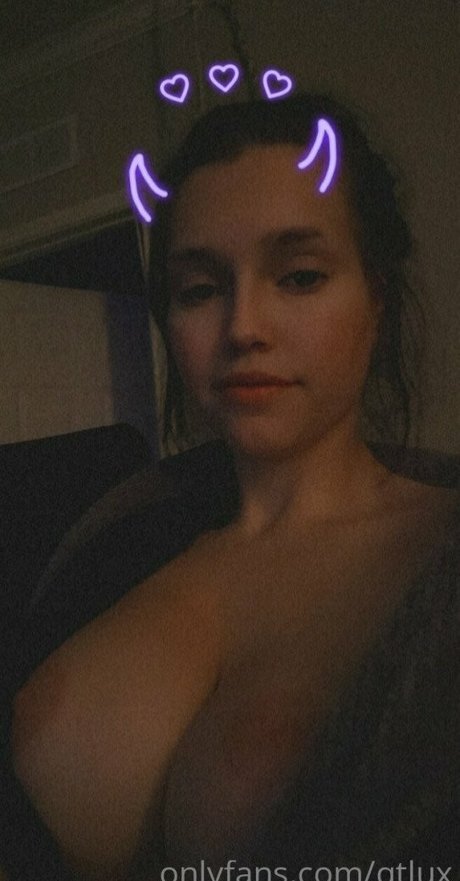 QT Lux top actress photos