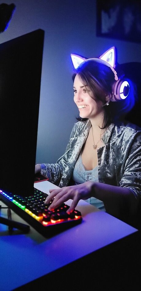 QT Lux top pornstar img