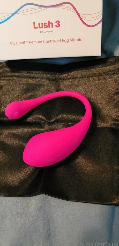 QT Lux nudes star pic