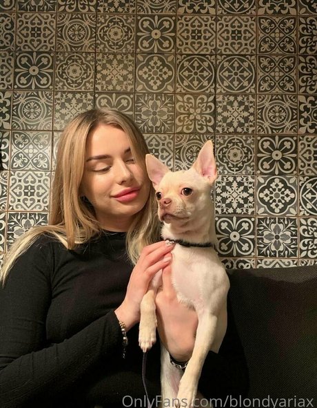 blondyariax sex star img