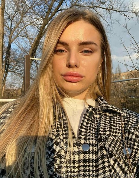 blondyariax top pornstar img