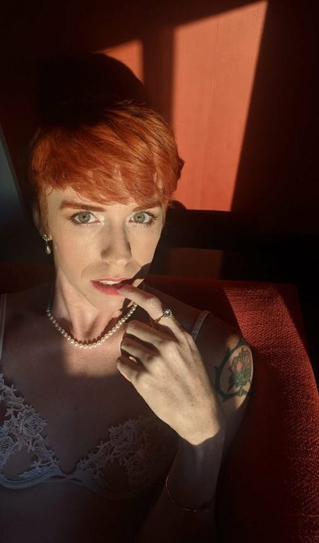 Faye Holloway free star galleries