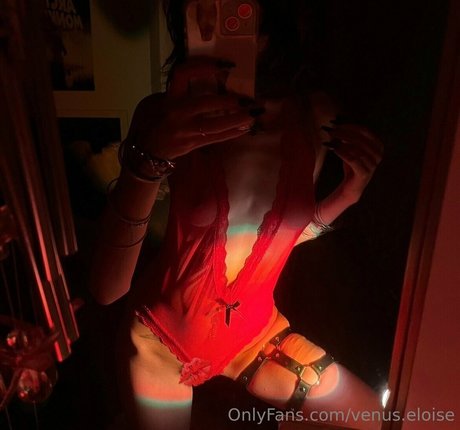 venus eloise xxx star photos