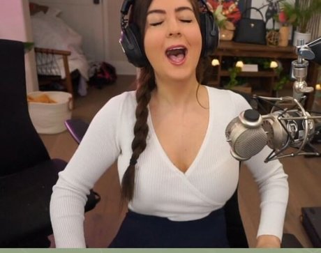 Bnans model hd image