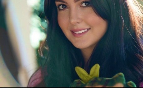 Bnans porn model photo