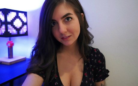 Bnans model sexy image