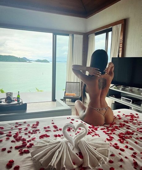 Stephanie Choi sexy model pics